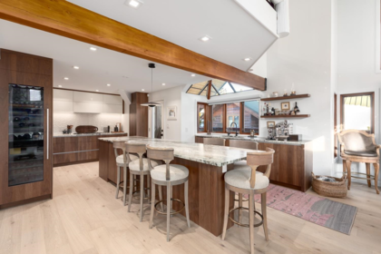 8162 Muirfield Crescent, Whistler, BC, Rainbow — 5 bed single family residence for sale