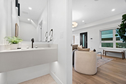 Entry Foyer Photo of 1135 W 33rd Avenue, Vancouver, BC