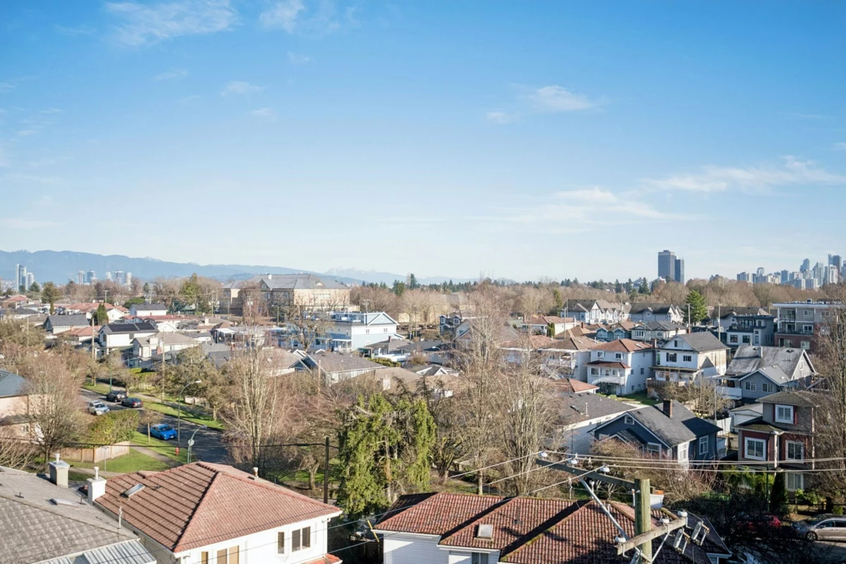 Entry Foyer Photo of PH1 2455 Kingsway, Vancouver, BC