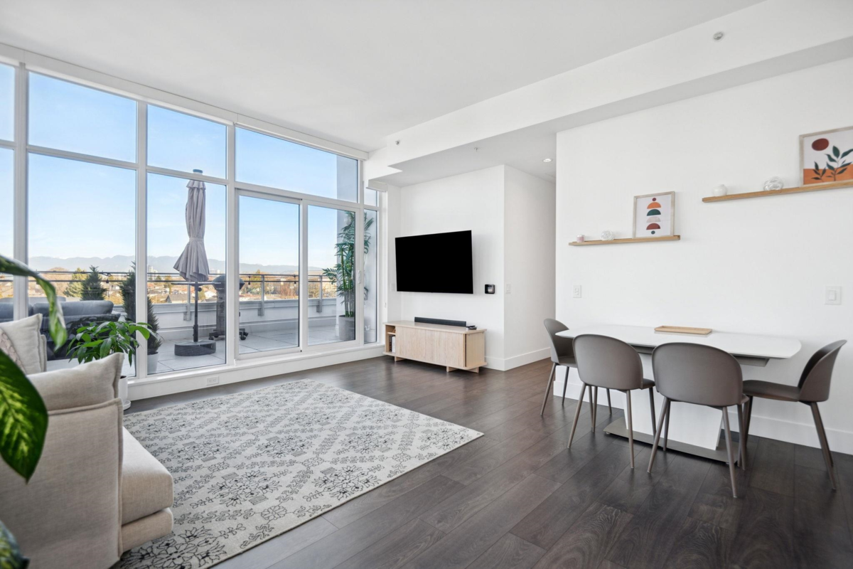 Living Room Photo of PH1 2455 Kingsway, Vancouver, BC