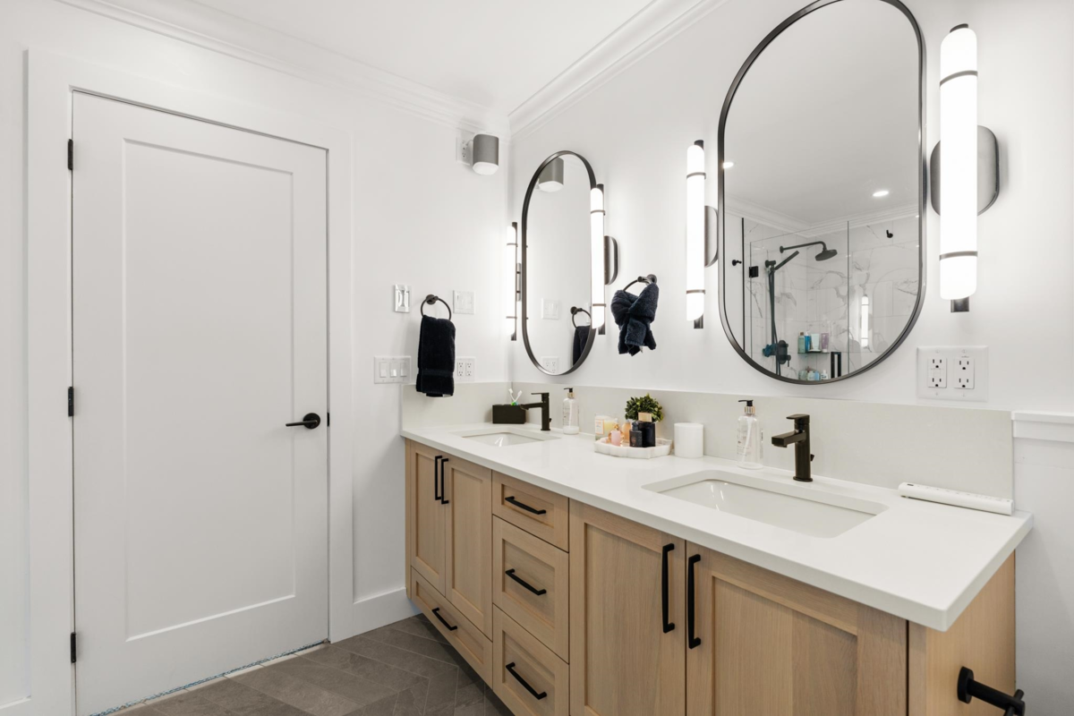 Entry Foyer Photo of 17366 0b Avenue, Surrey, BC