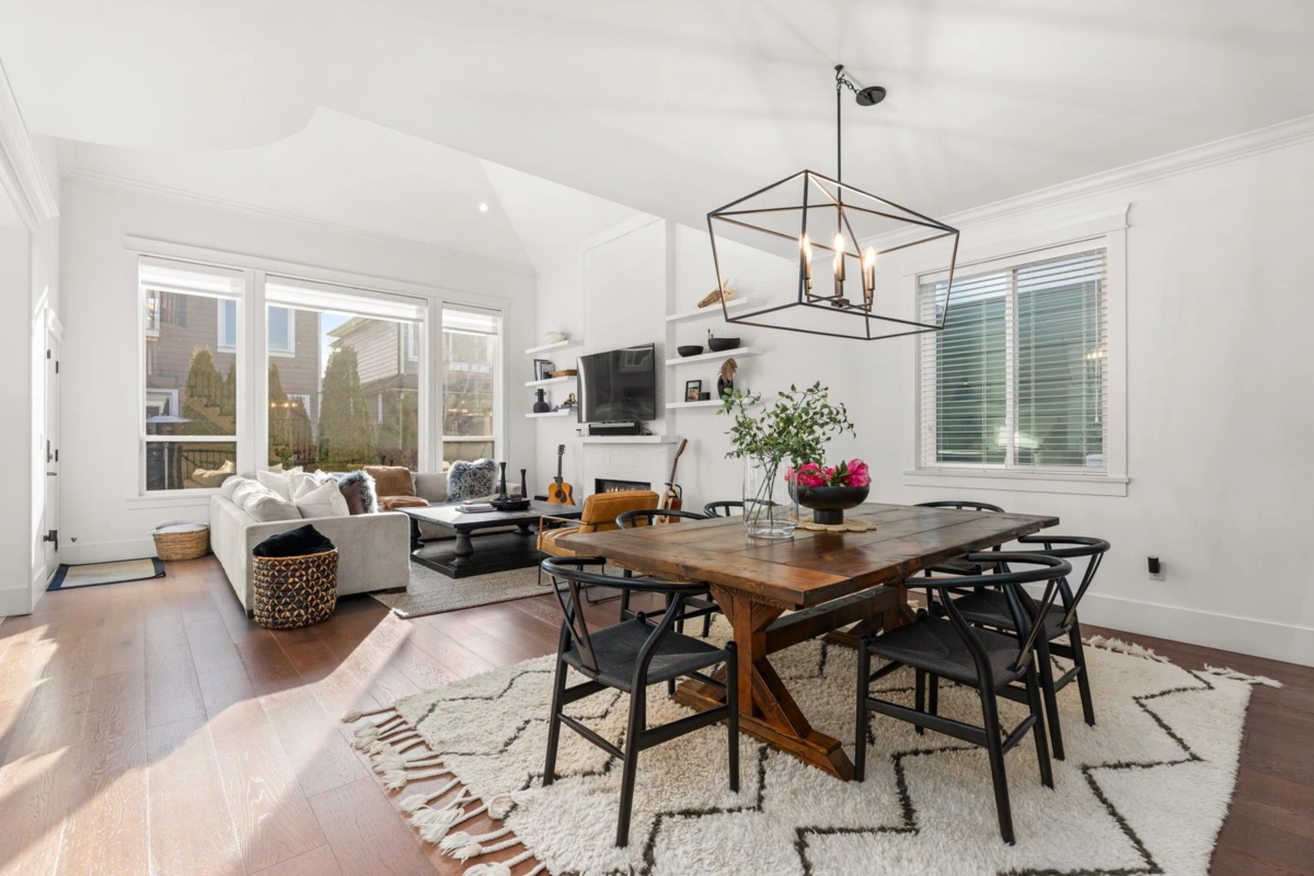 Kitchen Island Photo of 17366 0b Avenue, Surrey, BC