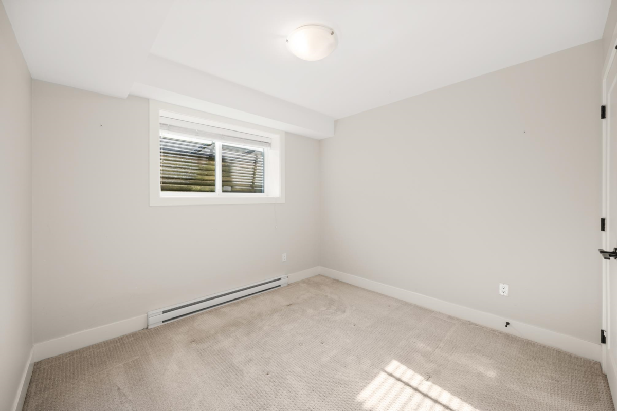 Swimming Pool Photo of 17366 0b Avenue, Surrey, BC
