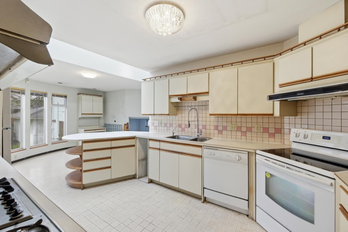 Kitchen Island Photo of 6709 Ash Street, Vancouver, BC