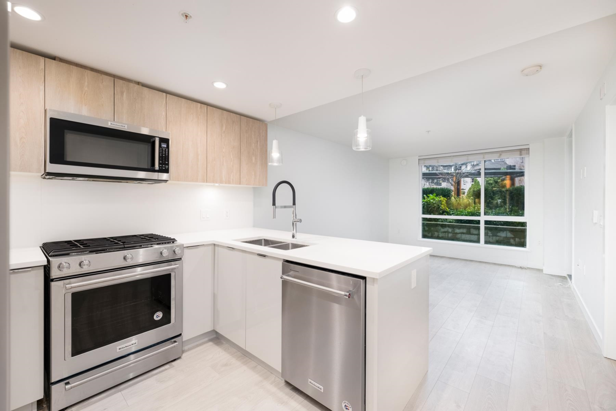 Primary Bathroom Photo of 116 108 E 8th Street, North Vancouver, BC