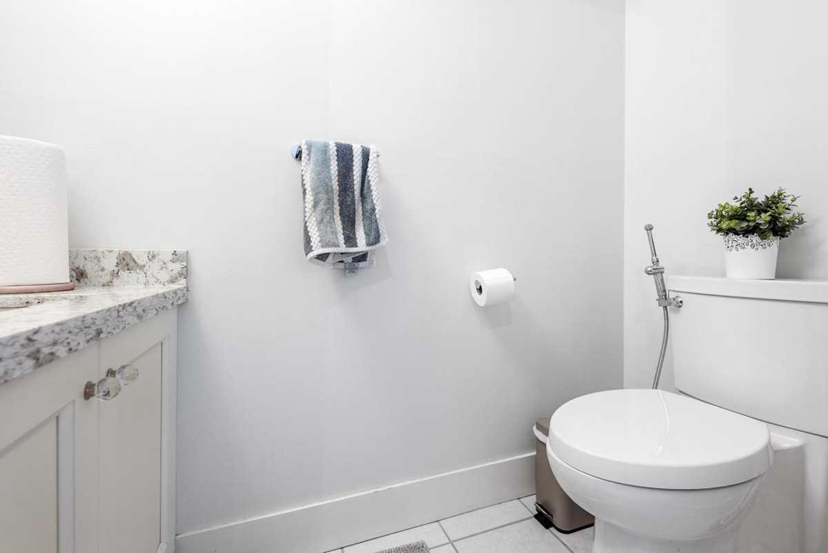 Bedroom 3 Photo of 38 889 Tobruck Avenue, North Vancouver, BC