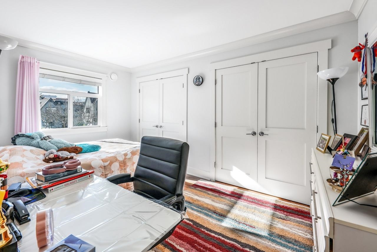 Entry Foyer Photo of 38 889 Tobruck Avenue, North Vancouver, BC
