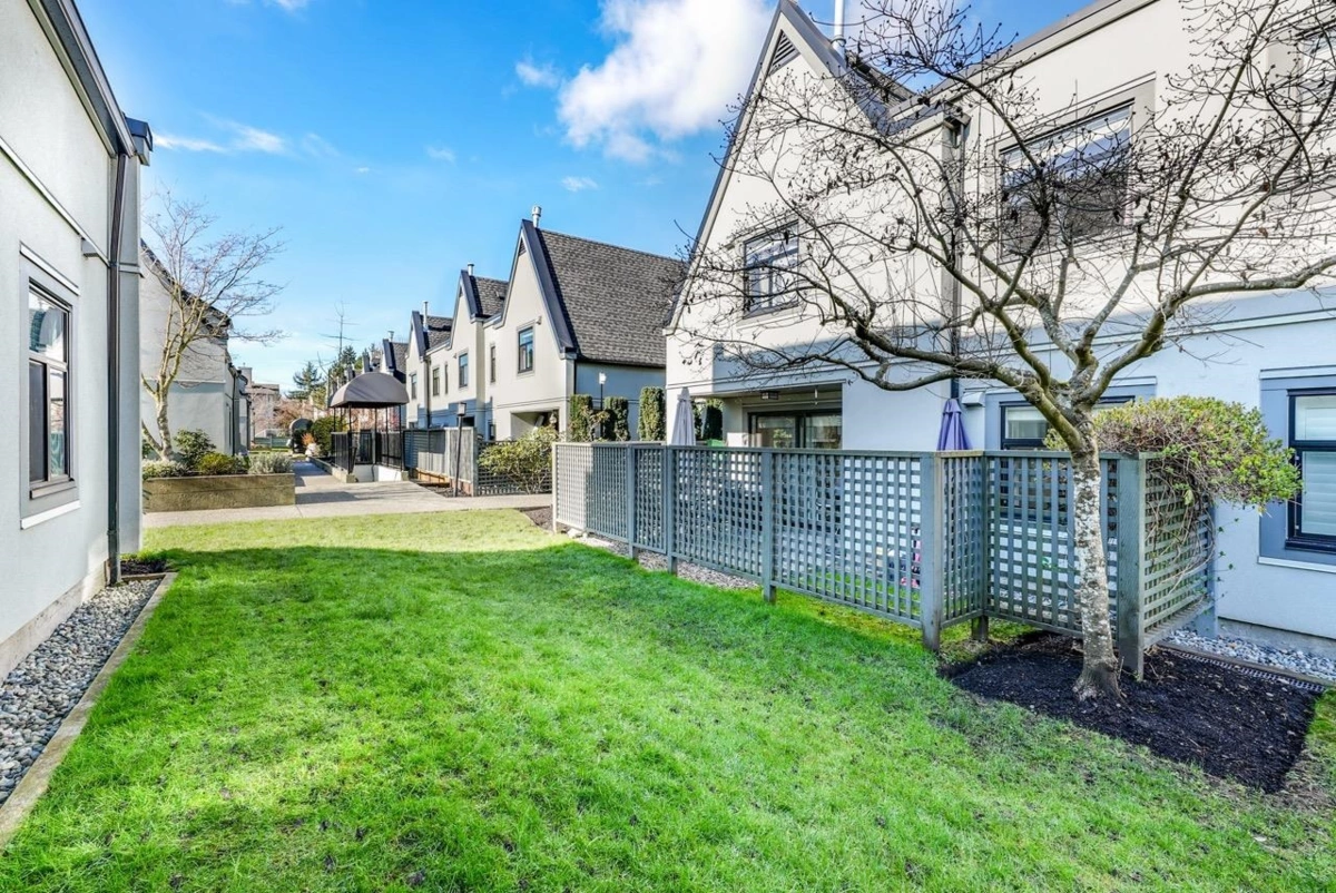 Fitness Center Photo Near 38 889 Tobruck Avenue, North Vancouver, BC