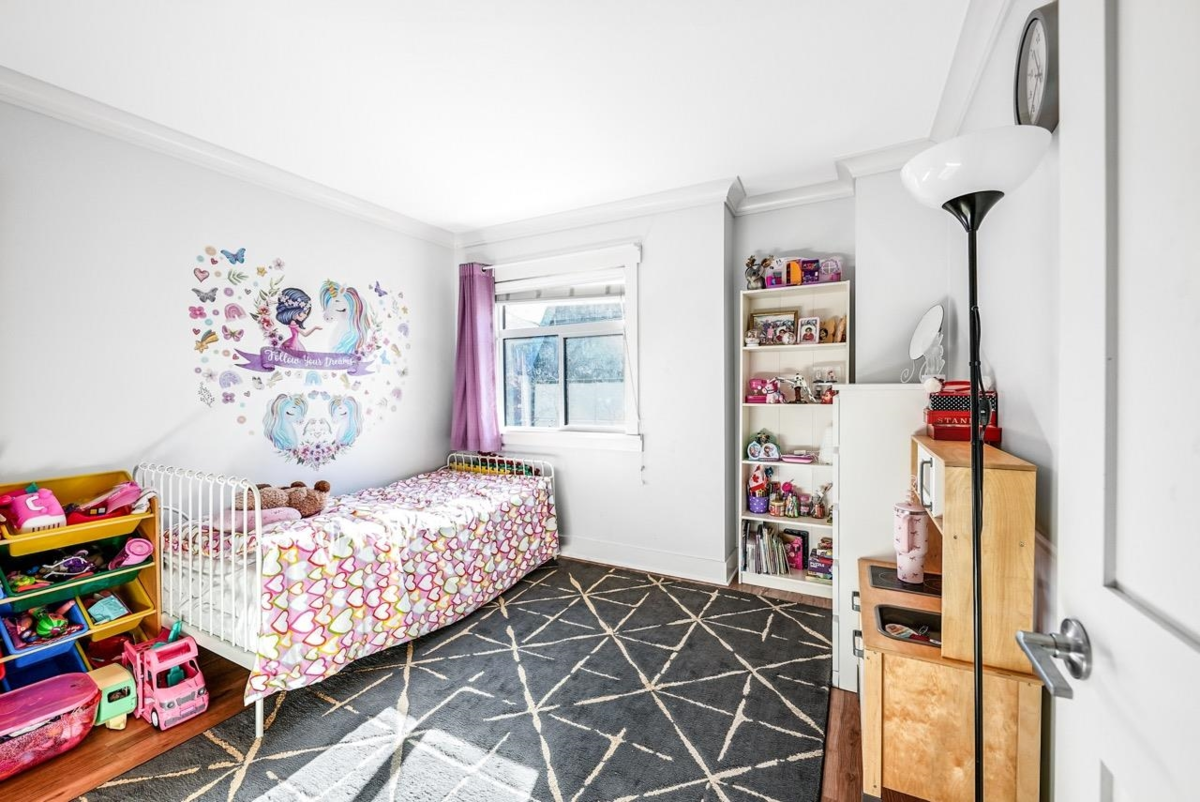 Front Yard Photo of 38 889 Tobruck Avenue, North Vancouver, BC