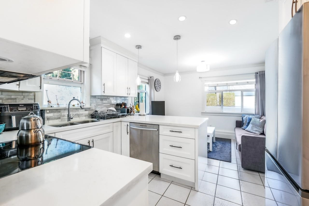 Kitchen Photo of 38 889 Tobruck Avenue, North Vancouver, BC