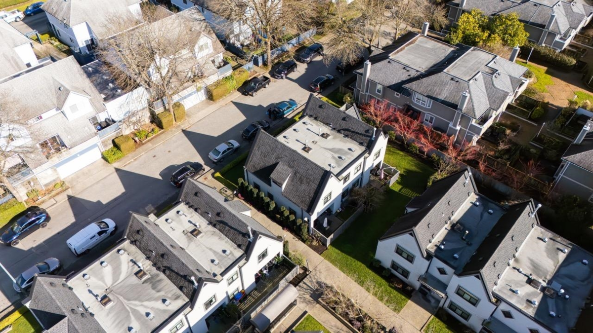 Outdoor Kitchen Photo of 38 889 Tobruck Avenue, North Vancouver, BC