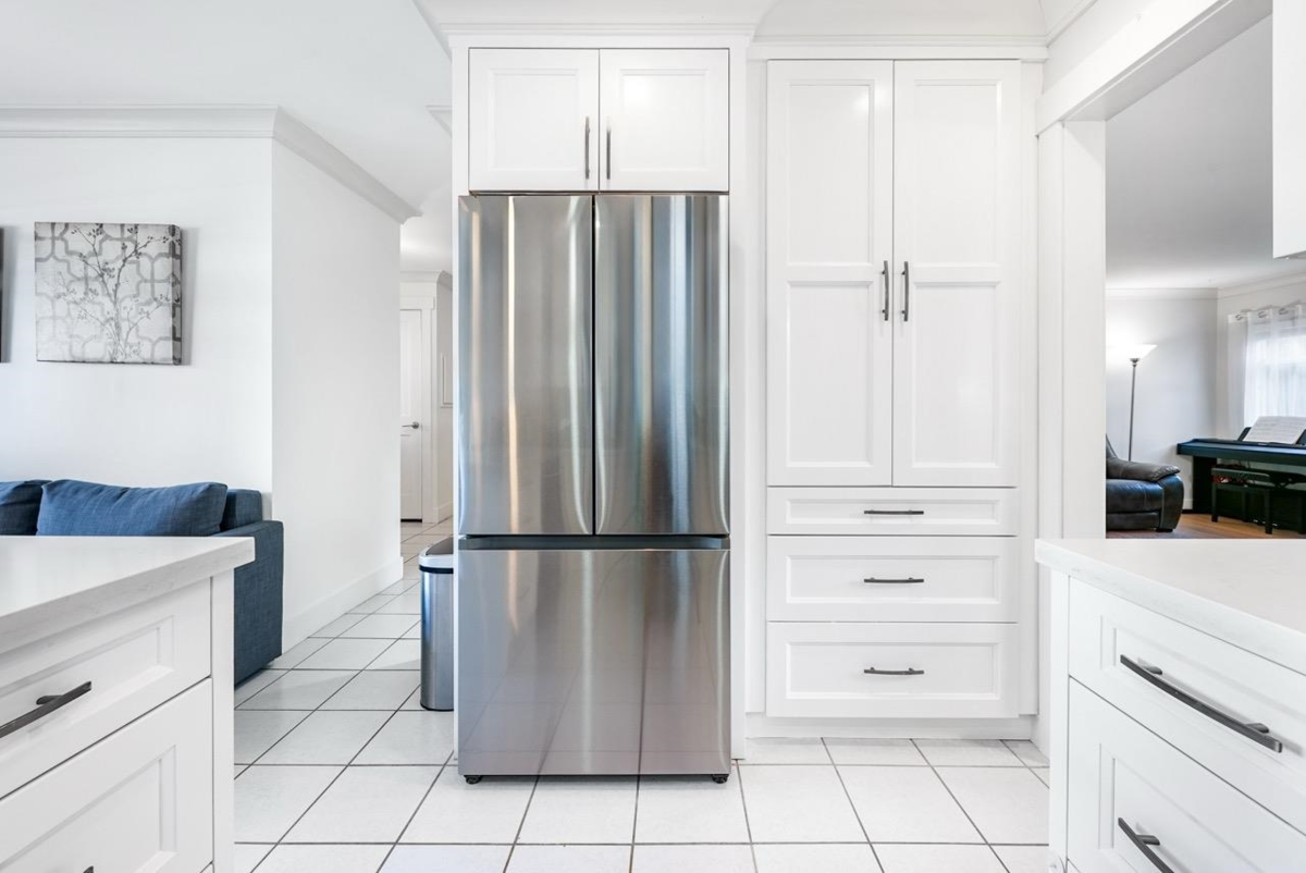 Swimming Pool Photo of 38 889 Tobruck Avenue, North Vancouver, BC