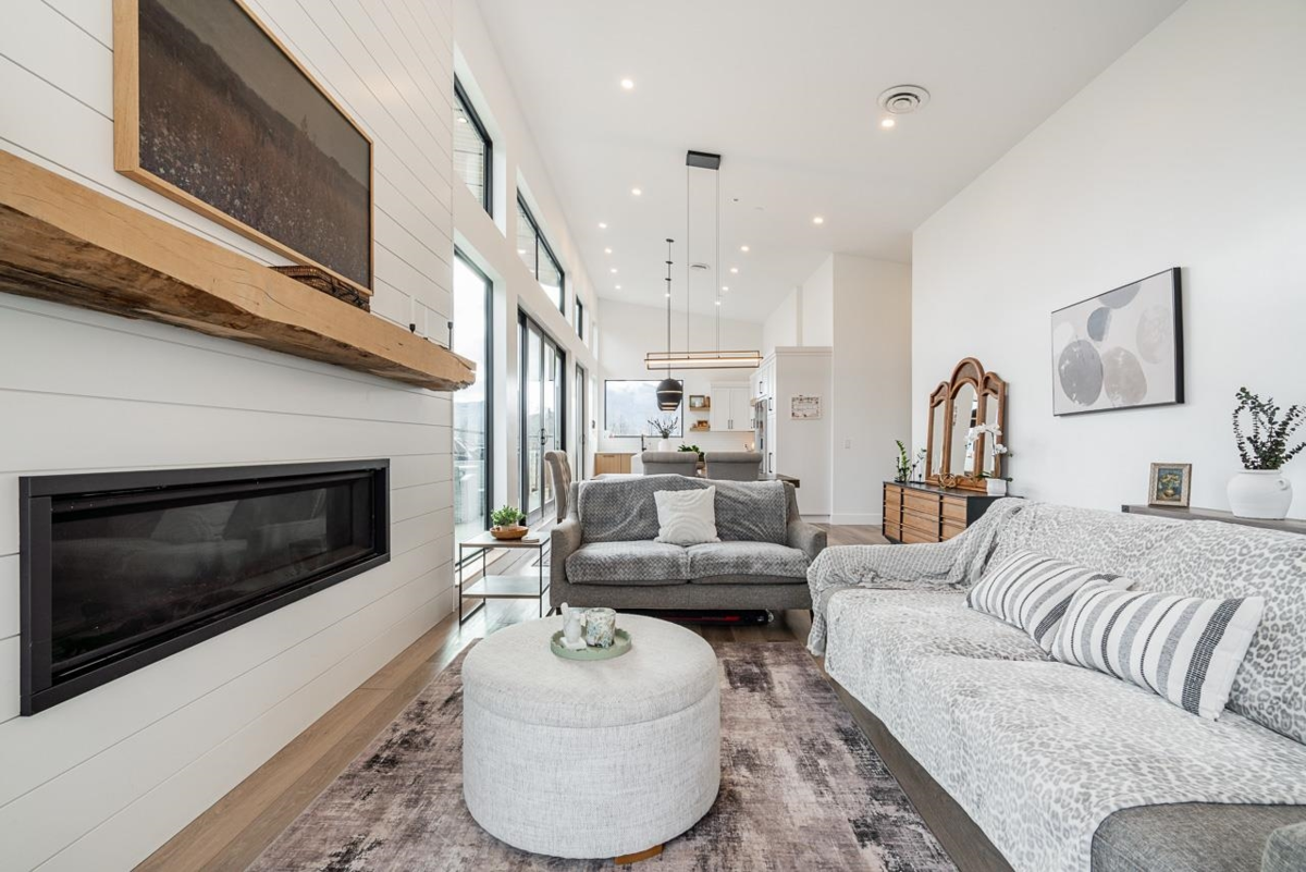 Breakfast Nook Photo of 35727 Shook Road, Mission, BC