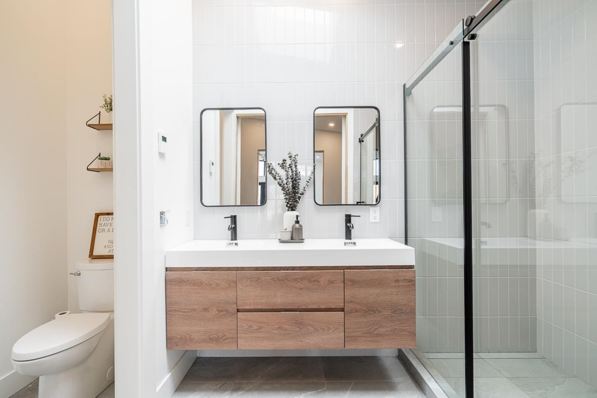 Entry Foyer Photo of 35727 Shook Road, Mission, BC