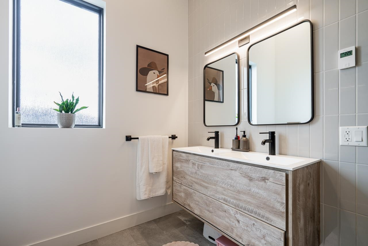 Garage Interior Photo of 35727 Shook Road, Mission, BC