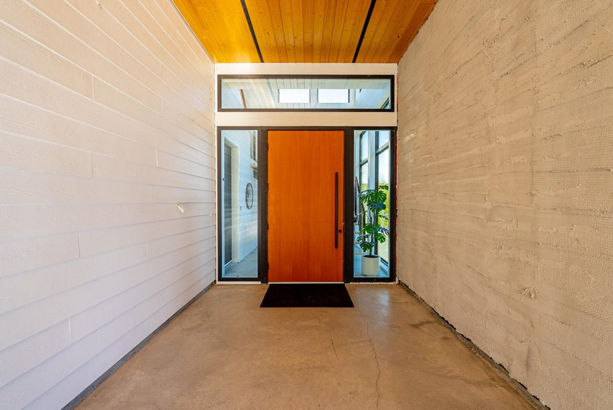 Living Room Photo of 35727 Shook Road, Mission, BC
