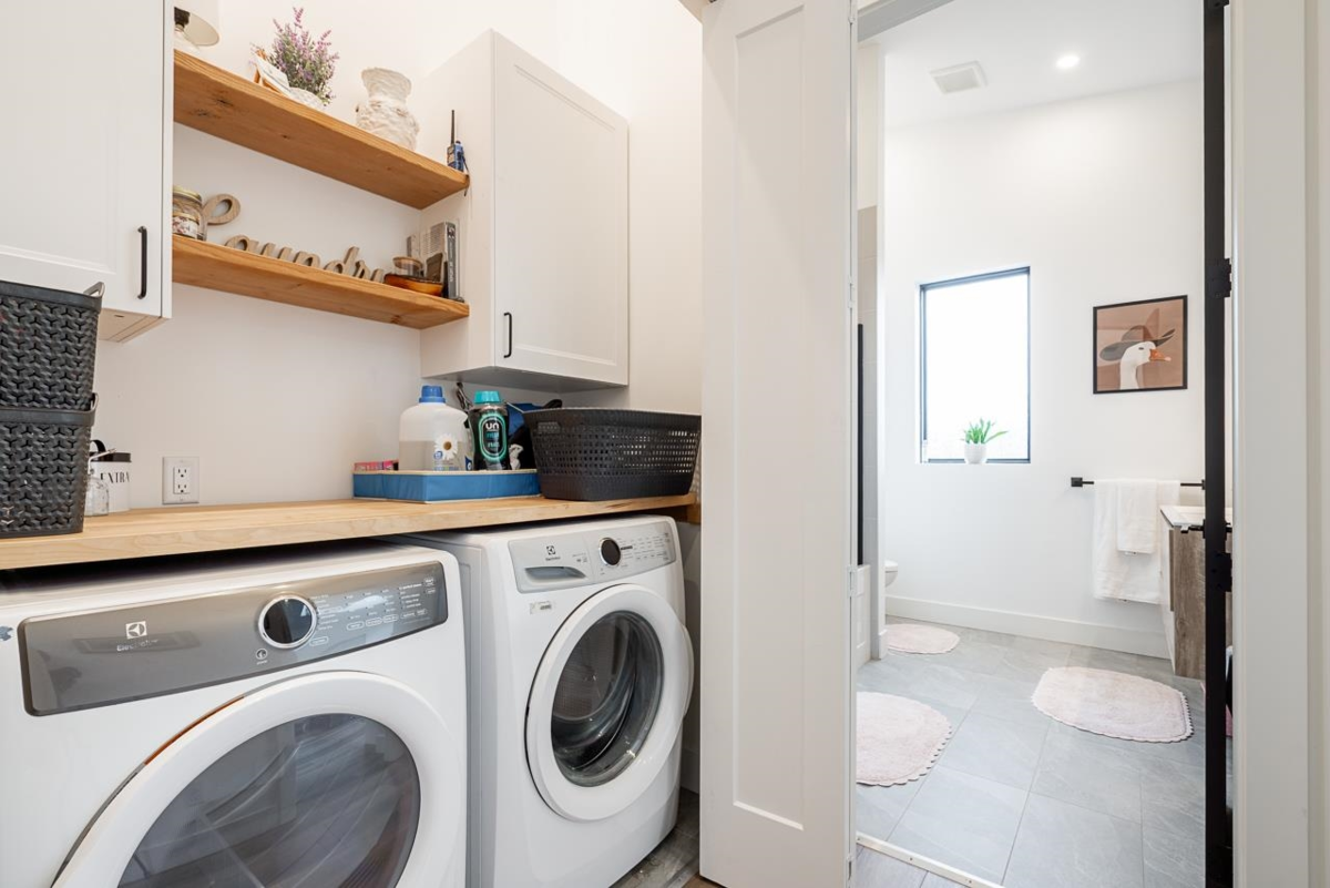 Outdoor Deck Photo of 35727 Shook Road, Mission, BC