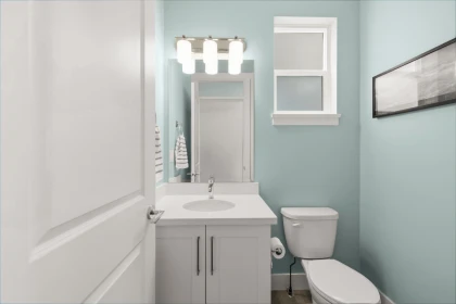 Guest Bathroom Photo of 27072 35b Avenue, Langley, BC