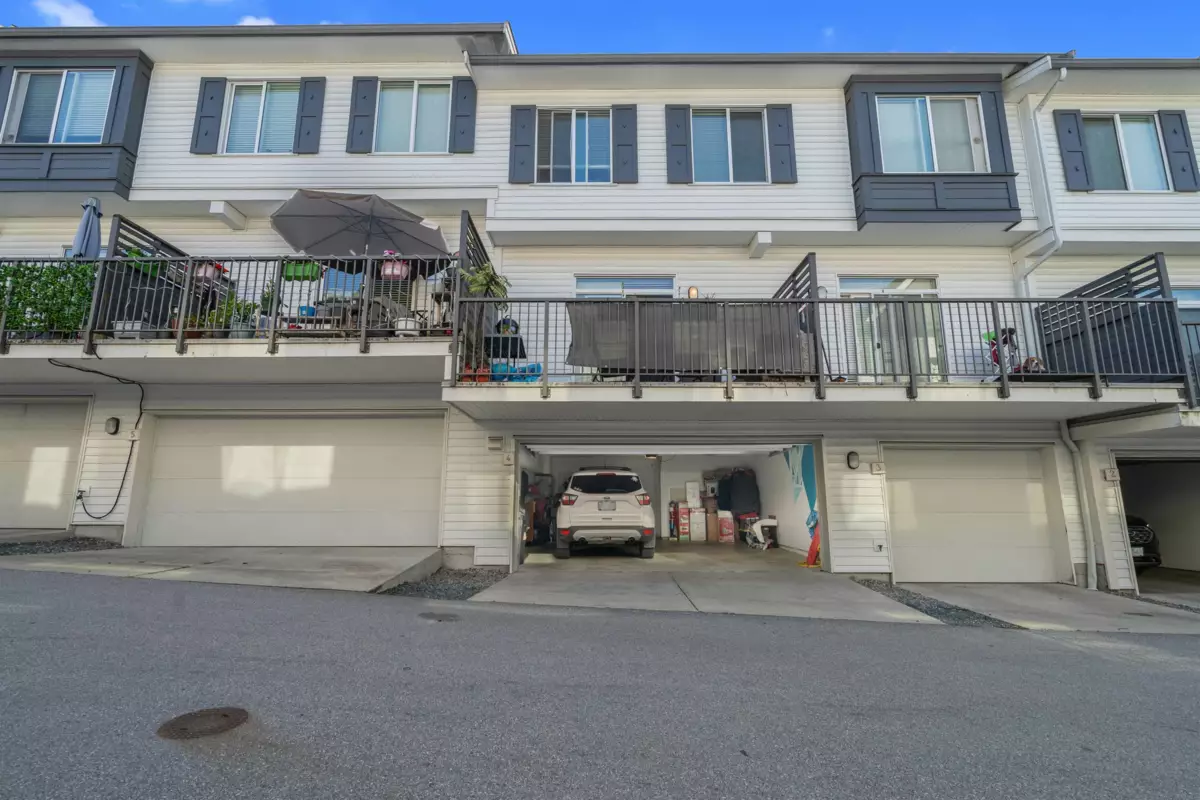 Front Yard Photo of 4 13636 81a Avenue, Surrey, BC