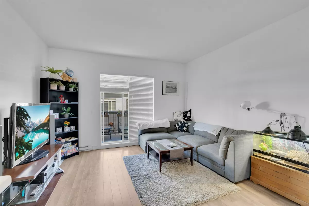 Kitchen Island Photo of 4 13636 81a Avenue, Surrey, BC