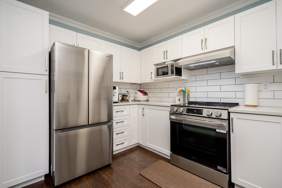 Breakfast Nook Photo of 205 27358 32 Avenue, Langley, BC