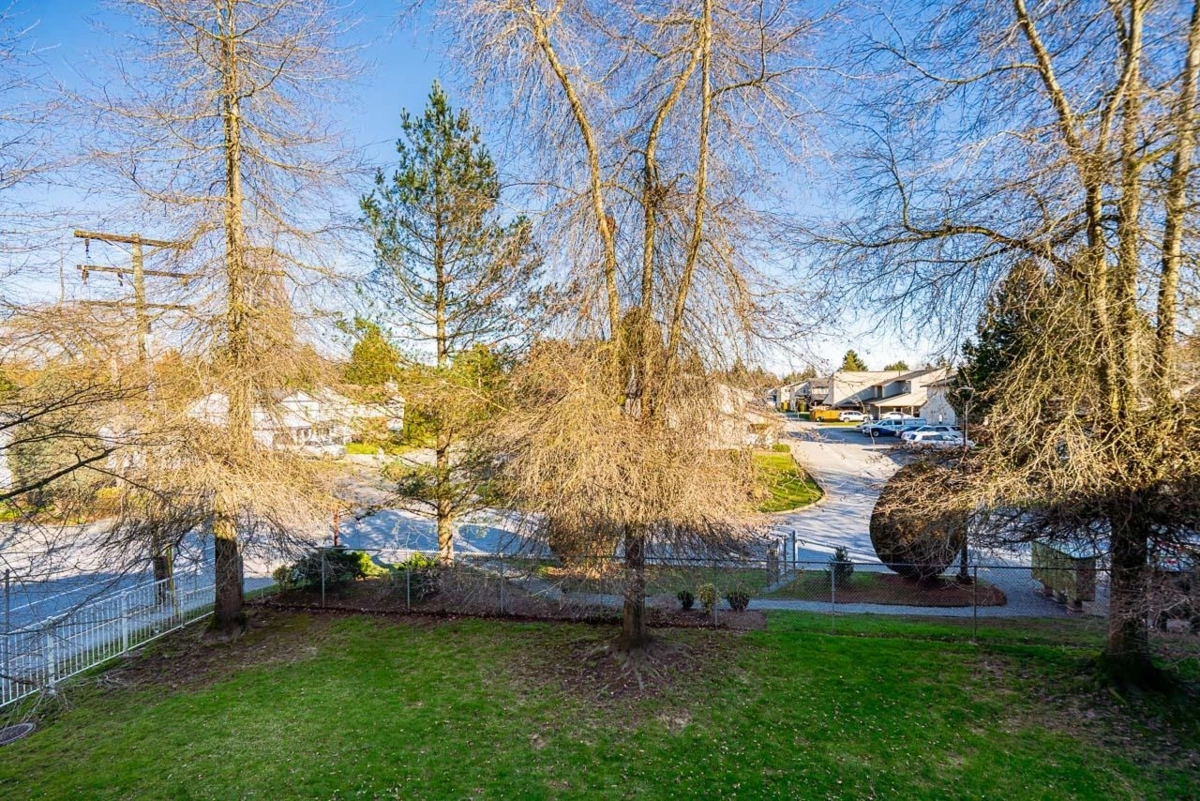 Entry Foyer Photo of 205 27358 32 Avenue, Langley, BC