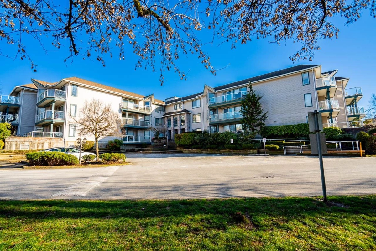 Family Room Photo of 205 27358 32 Avenue, Langley, BC