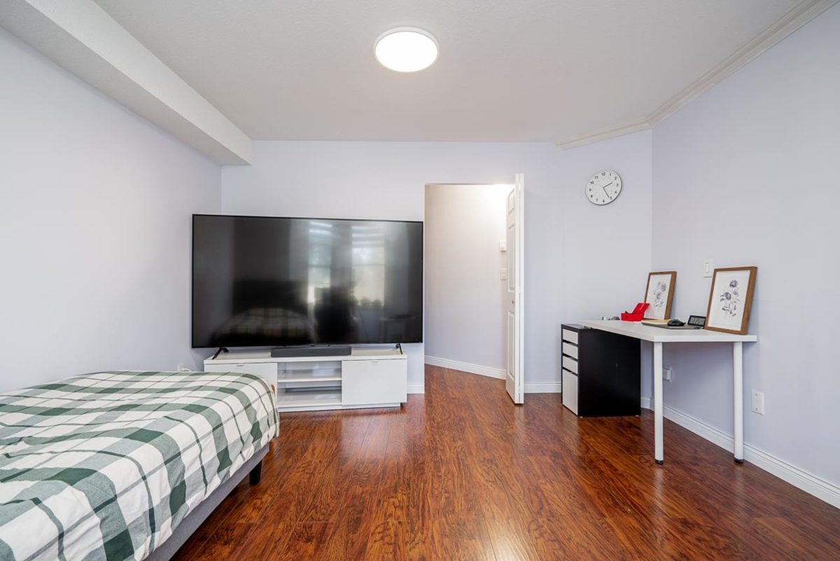 Guest Bathroom Photo of 205 27358 32 Avenue, Langley, BC