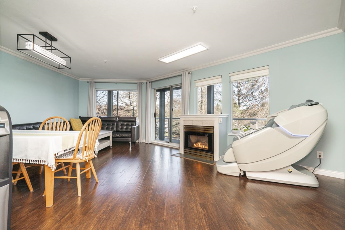 Kitchen Photo of 205 27358 32 Avenue, Langley, BC