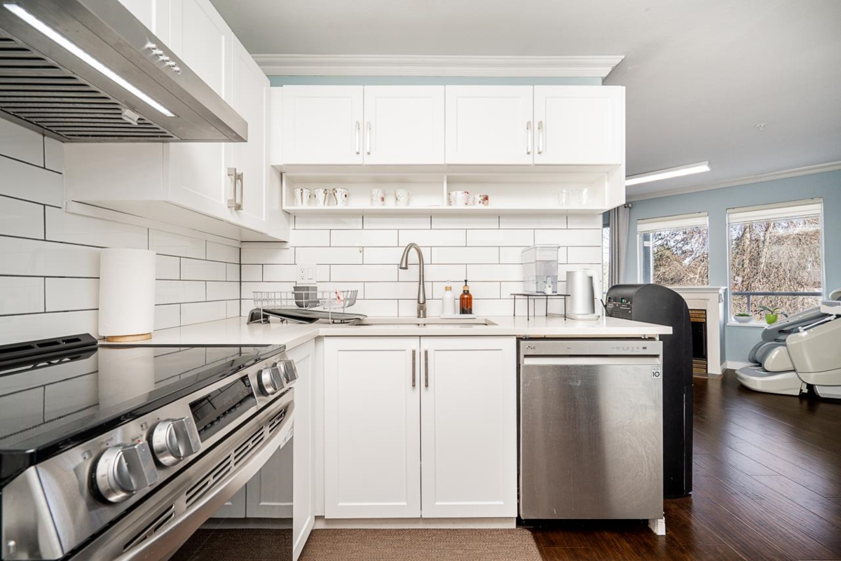 Primary Bedroom Photo of 205 27358 32 Avenue, Langley, BC