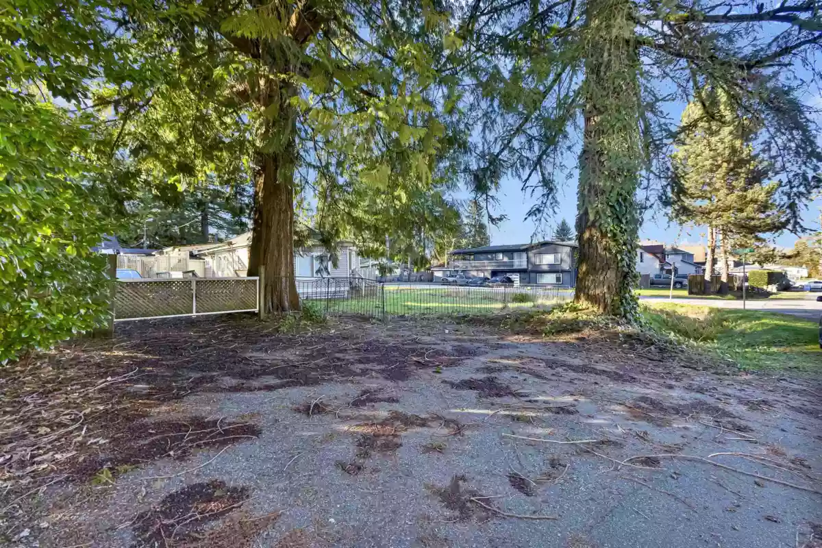 Staircase Photo of 11111 Caledonia Drive, Surrey, BC