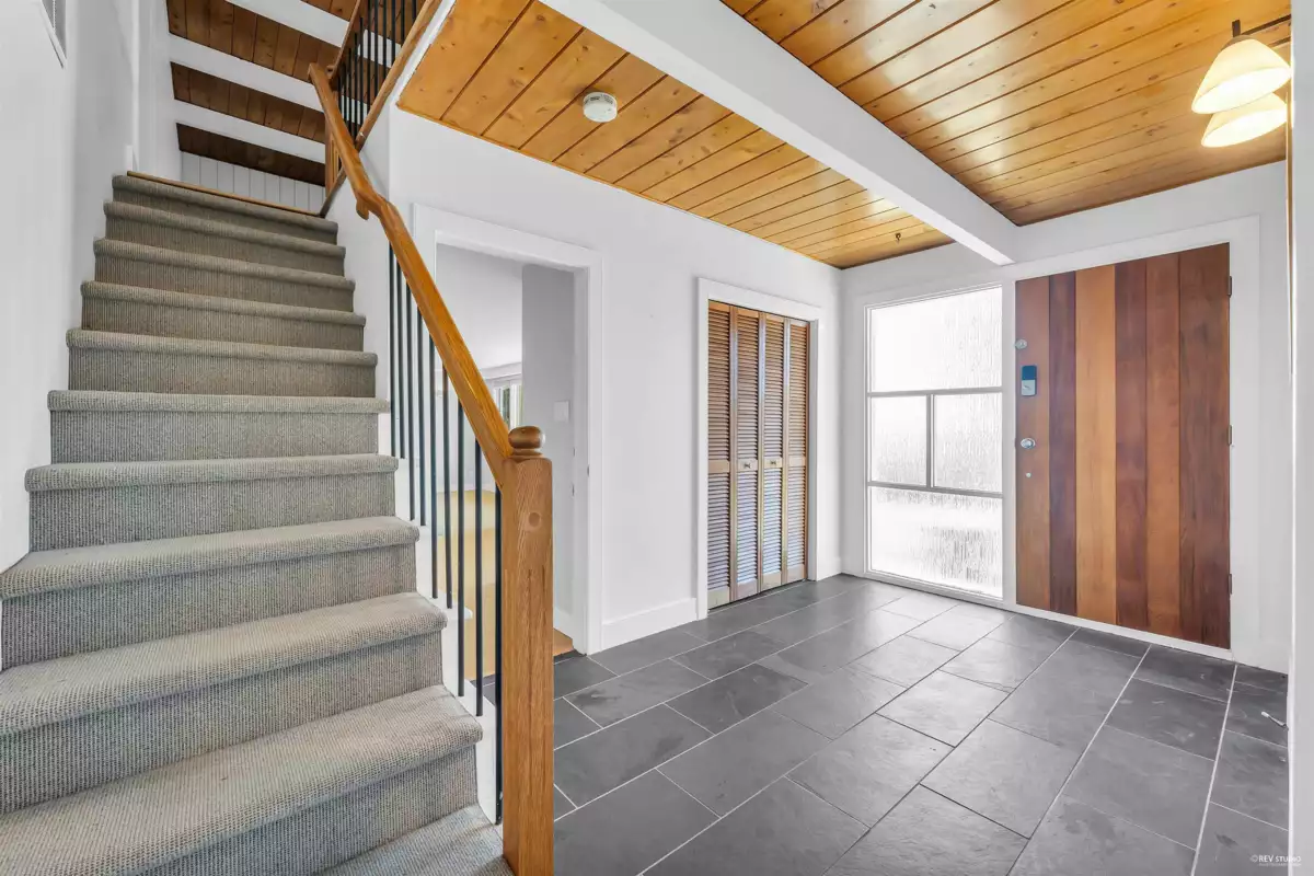 Dining Area Photo of 472 Crestwood Avenue, North Vancouver, BC