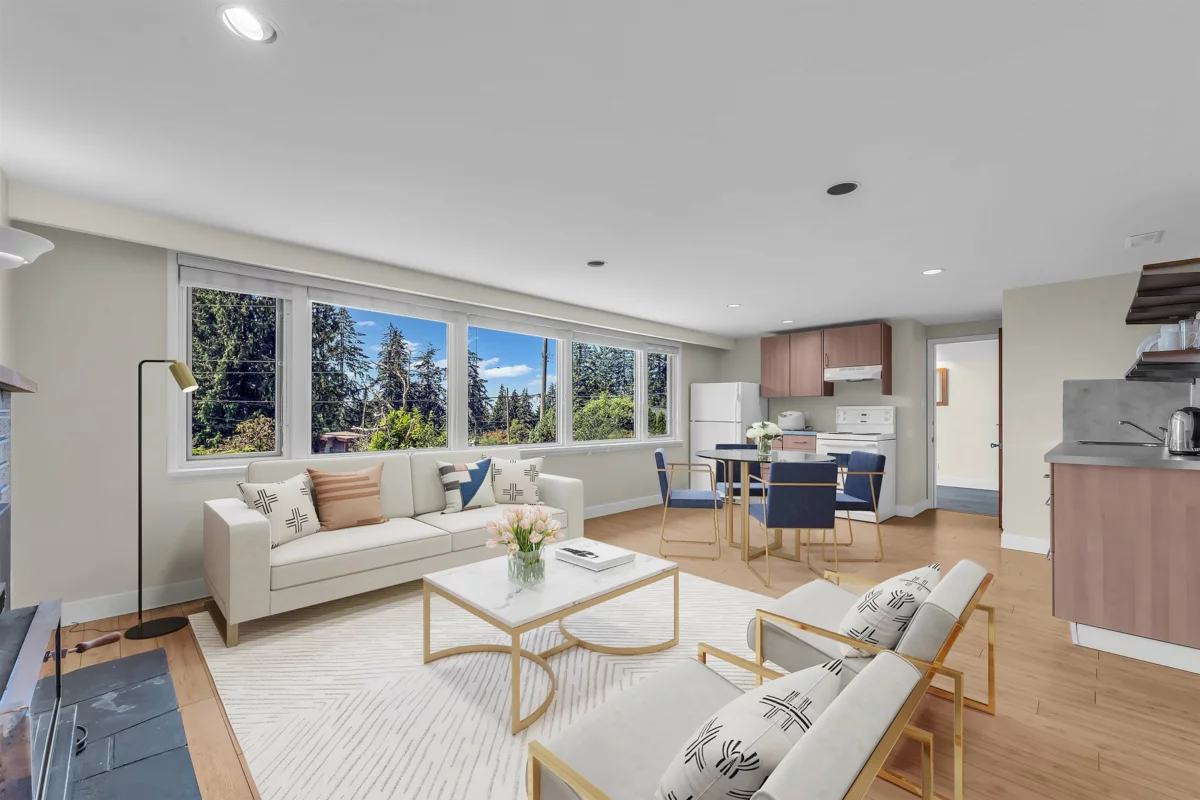 Living Room Photo of 472 Crestwood Avenue, North Vancouver, BC