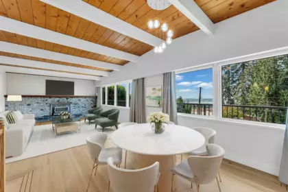 472 Crestwood Avenue, North Vancouver, BC, Upper Delbrook — 5 bed single family residence for sale