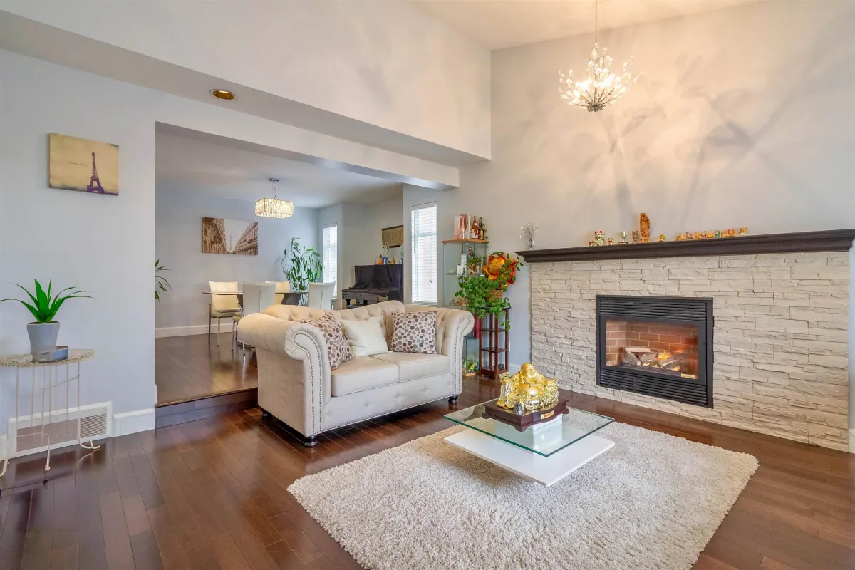 Dining Area Photo of 921 Citadel Drive, Port Coquitlam, BC