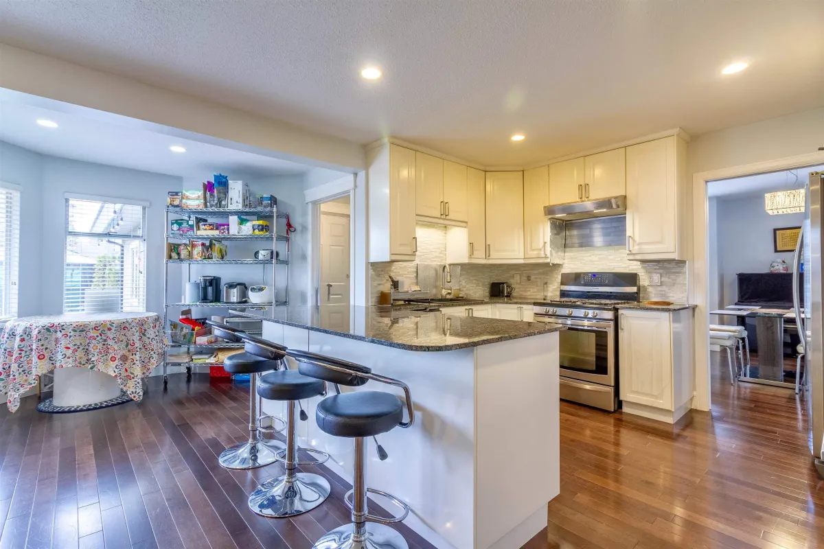 Kitchen Island Photo of 921 Citadel Drive, Port Coquitlam, BC
