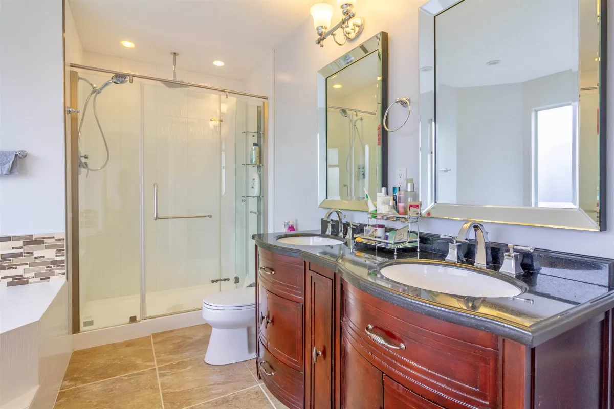 Laundry Room Photo of 921 Citadel Drive, Port Coquitlam, BC