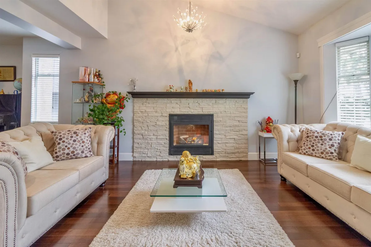 Living Room Photo of 921 Citadel Drive, Port Coquitlam, BC
