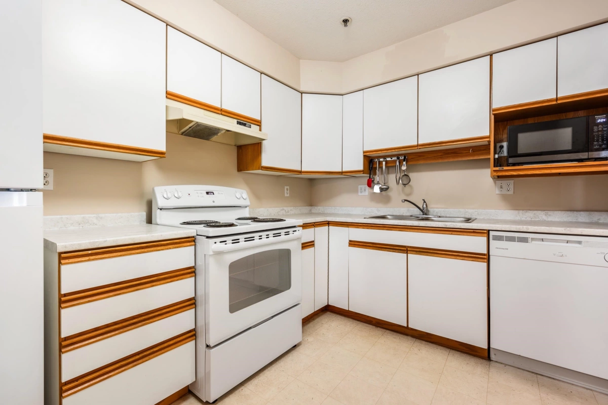 Kitchen Island Photo of 204 9186 Edward Street, Chilliwack, BC