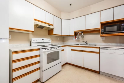Kitchen Island Photo of 204 9186 Edward Street, Chilliwack, BC