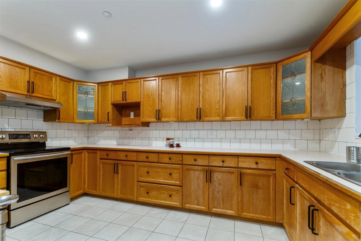 Breakfast Nook Photo of 79 323 Governors Court, New Westminster, BC