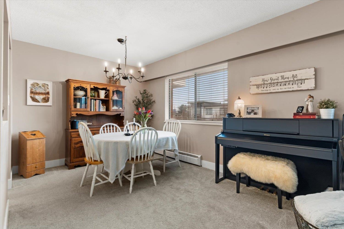 Breakfast Nook Photo of 306 32885 George Ferguson Way, Abbotsford, BC