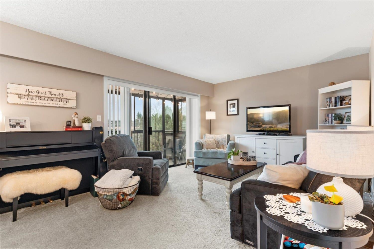 Kitchen Photo of 306 32885 George Ferguson Way, Abbotsford, BC