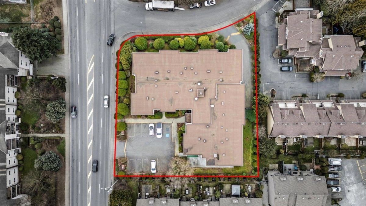 Outdoor Deck Photo of 306 32885 George Ferguson Way, Abbotsford, BC