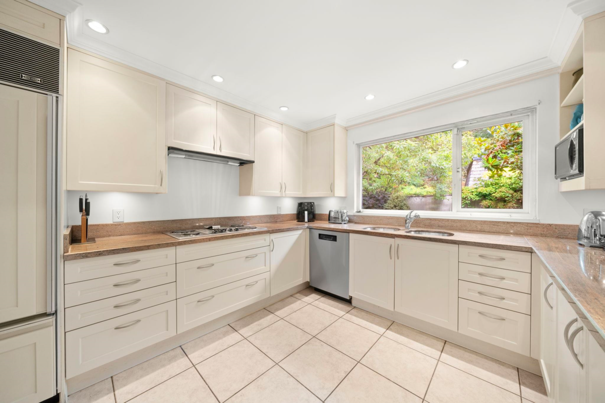 Breakfast Nook Photo of 1443 Mcrae Avenue, Vancouver, BC