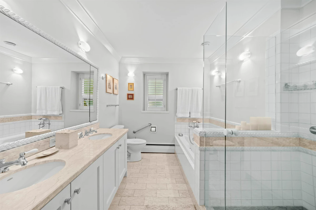 Powder Room Photo of 1443 Mcrae Avenue, Vancouver, BC