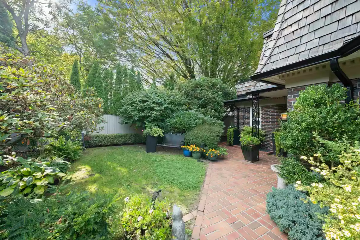 Staircase Photo of 1443 Mcrae Avenue, Vancouver, BC