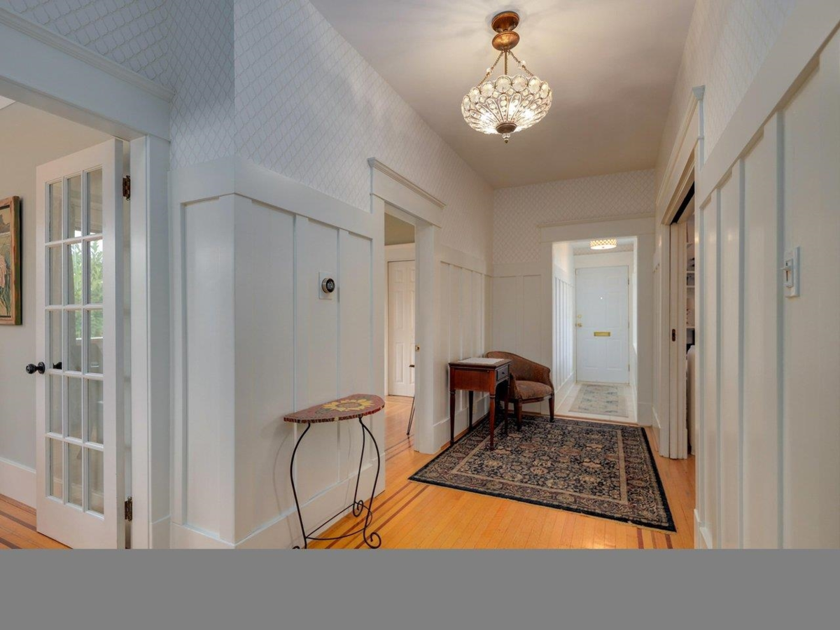 Breakfast Nook Photo of 3480 Yukon Street, Vancouver, BC