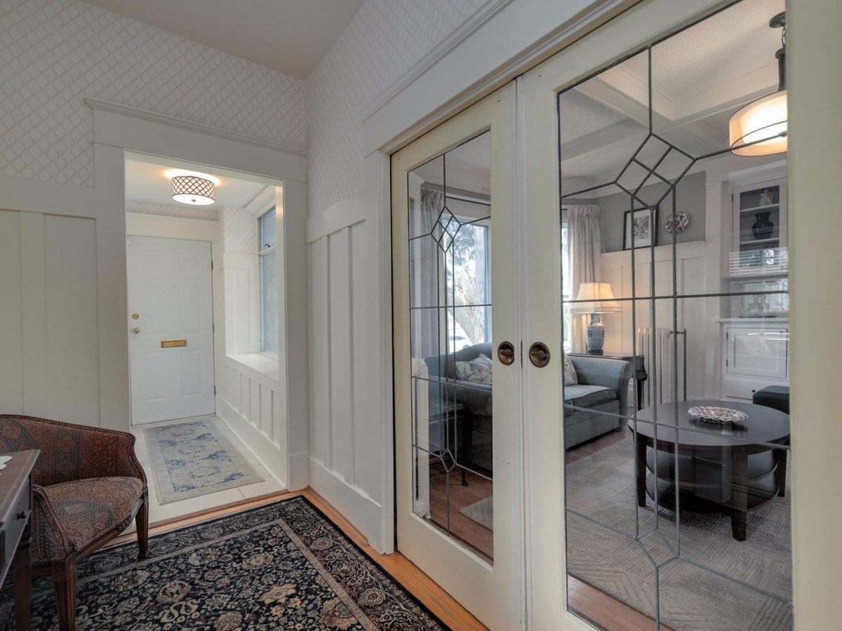 Dining Area Photo of 3480 Yukon Street, Vancouver, BC