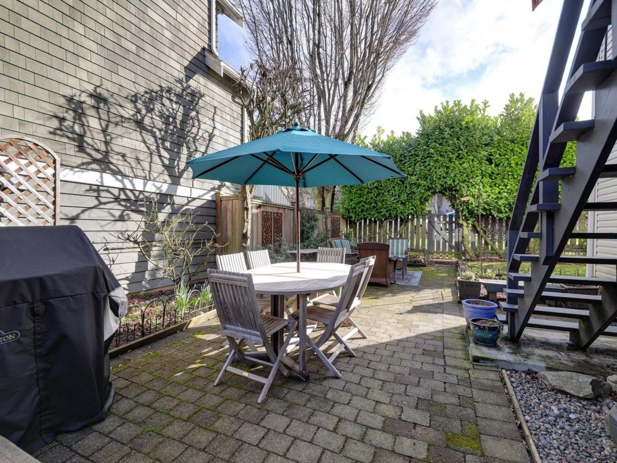 Hot Tub / Spa Photo of 3480 Yukon Street, Vancouver, BC